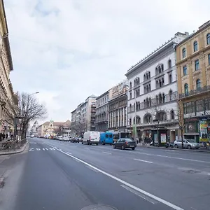 https://cosy-central-a-c-apartment.inbudapesthotels.com